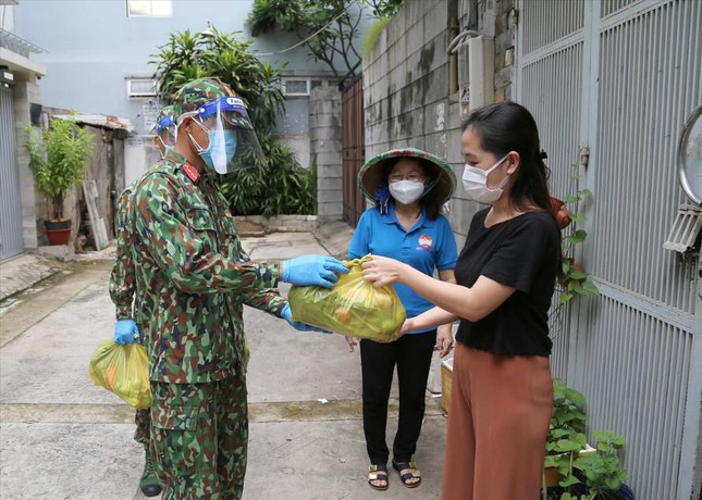 TPHCM: Số ca tử vong vẫn cao, tăng cường nguồn lực phòng chống dịch COVID-19 - Ảnh 3.