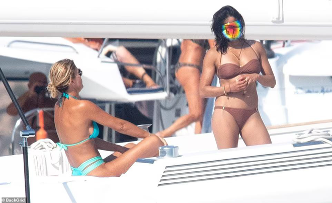 Đả nữ Letty của Fast & Furious khoe dáng với bikini ở biển - Ảnh 8.