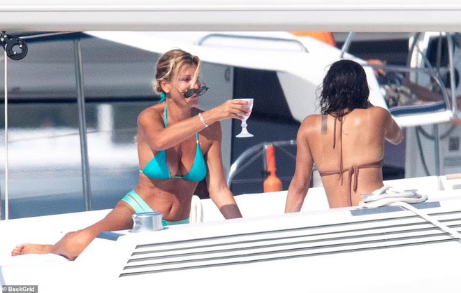 Đả nữ Letty của Fast & Furious khoe dáng với bikini ở biển - Ảnh 9.