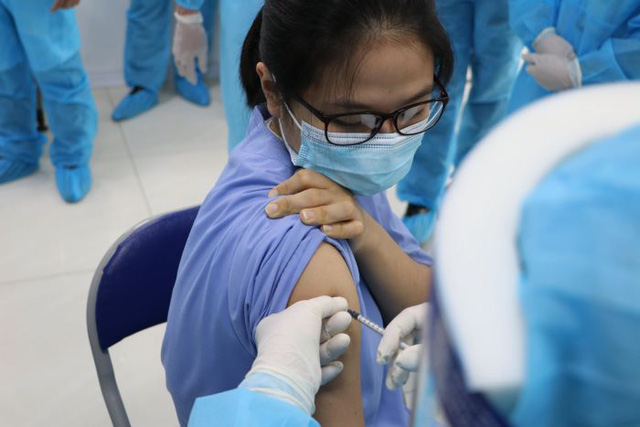 Sau khi mắc COVID-19 có cần tiêm vaccine không? - Ảnh 2.