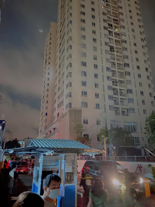 Nửa đêm vợ cũ Hoài Lâm ôm 2 con tháo chạy khỏi chung cư, trải qua 1 tiếng hoảng hồn vì vụ nổ nguy hiểm - Ảnh 3.