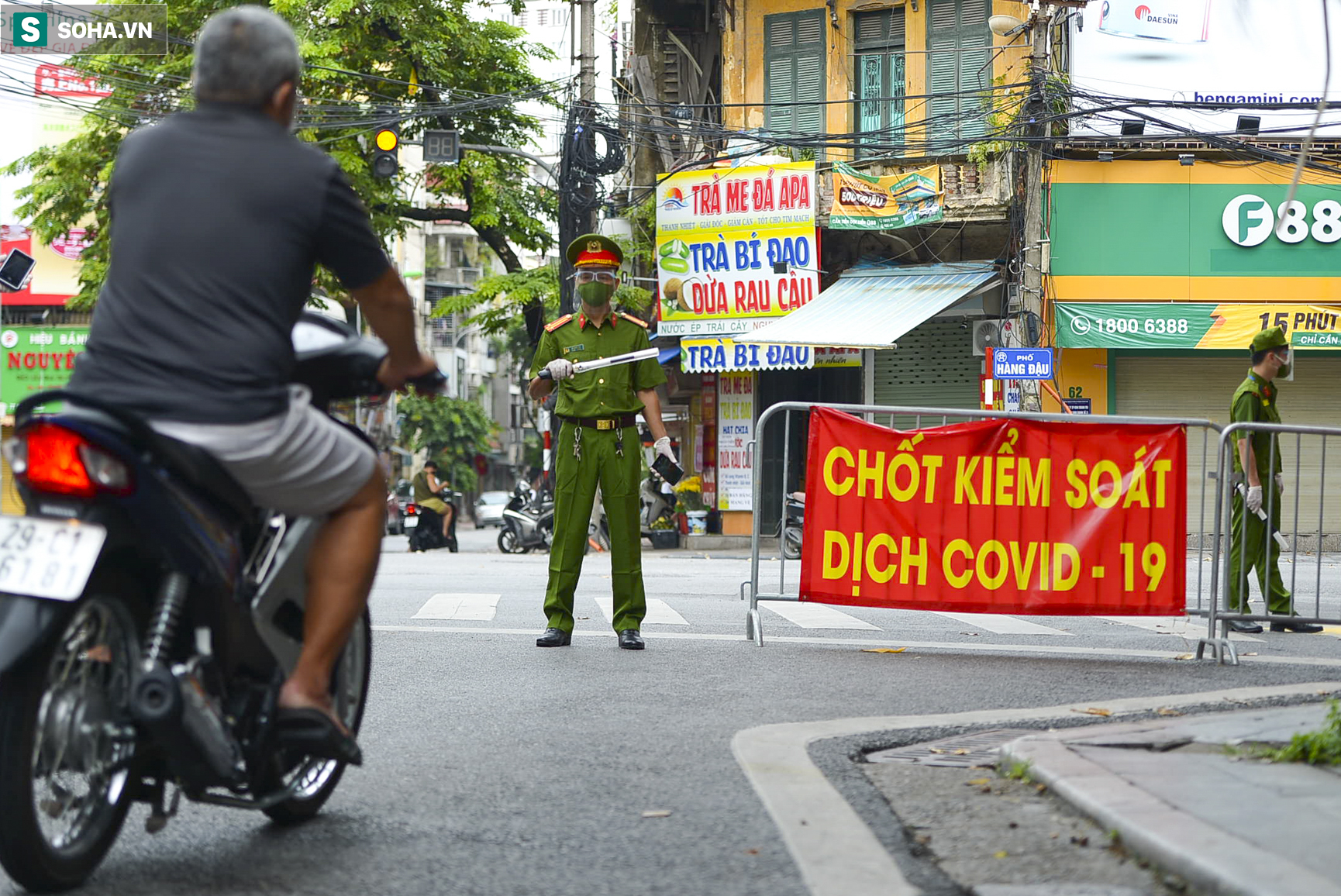 Hà Nội: Gặp tổ công tác đặc biệt, nhiều người quay đầu xe bỏ chạy - Ảnh 3.