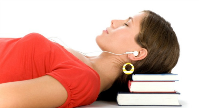 Khoa học chứng minh bạn có thể học ngoại ngữ trong khi ngủ - Ảnh 1.
