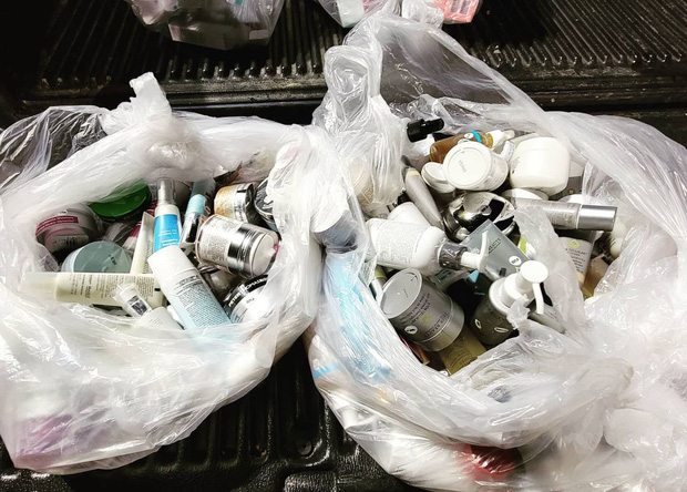 Bỏ việc văn phòng để đi mò thùng rác, mẹ 4 con kiếm 23 triệu/tuần vì thường nhặt được siêu phẩm người ta vứt đi - Ảnh 4.