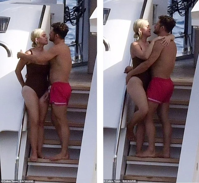 Katy Perry was secretly photographed passionately kissing 'Lord of the Rings' actor on a yacht - Photo 1.