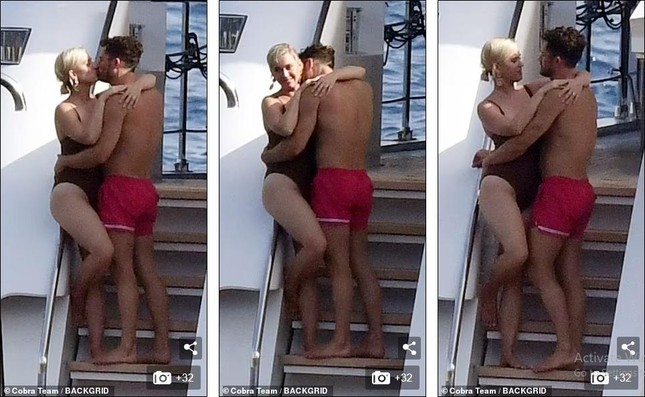 Katy Perry was secretly photographed passionately kissing 'Lord of the Rings' actor on a yacht - Photo 2.