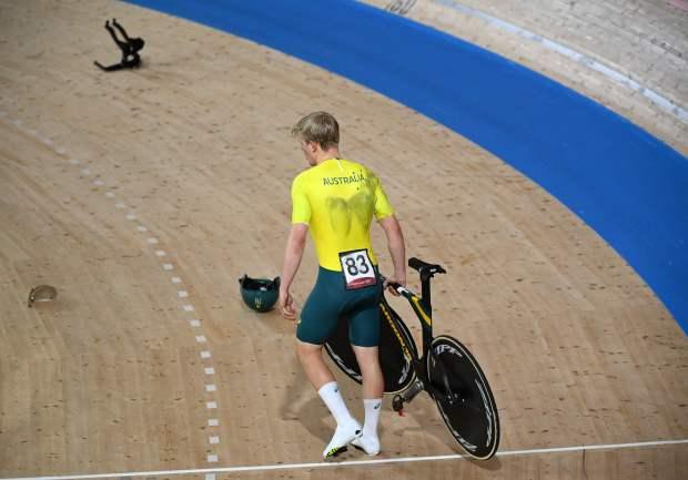 Tai nạn khó đỡ tại Olympic Tokyo: Gãy tay lái khi đang đua xe - Ảnh 5.