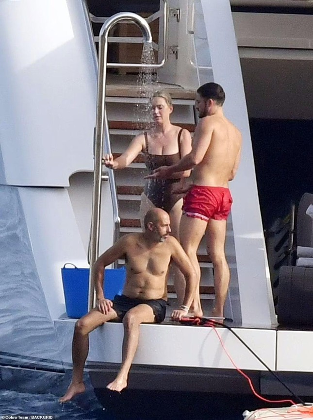 Katy Perry bị chụp trộm ôm hôn đắm đuối tài tử ‘Chúa nhẫn’ trên du thuyền  - Ảnh 8.