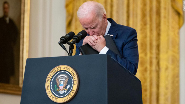 Trong Nhà Trắng lúc diễn ra thảm họa chết chóc nhất thập kỷ của Quân đội Mỹ: Cơn ác mộng của ông Biden đã thành sự thật - Ảnh 1.