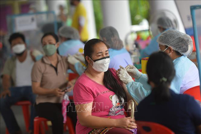 Vắc xin Sinopharm được quan tâm đặc biệt tại một nước giàu có: Số người đăng ký tiêm tăng đột biến vì lí do nào? - Ảnh 1.