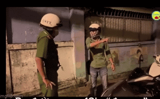 Thanh niên ra đường sau 18 giờ, biết được lý do chiến sĩ công an "lặng người" rồi có quyết định khiến tất cả tán dương Thanh niên ra đường sau 18 giờ, biết được lý do chiến sĩ công an "lặng người" rồi có quyết định khiến tất cả tán dương