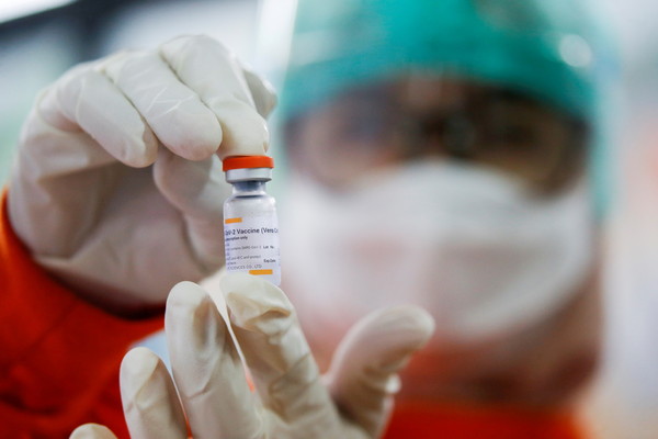 Quốc gia tiêm vắc xin dẫn đầu thế giới công bố tỉ lệ hiệu quả của 3 loại vắc xin Sinovac, Pfizer, AstraZeneca - Ảnh 2.