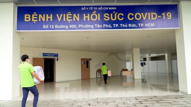 Cận cảnh khoa đặc biệt cho bệnh nhân vừa vượt qua cửa tử tại Bệnh viện Hồi sức COVID-19 - Ảnh 1.