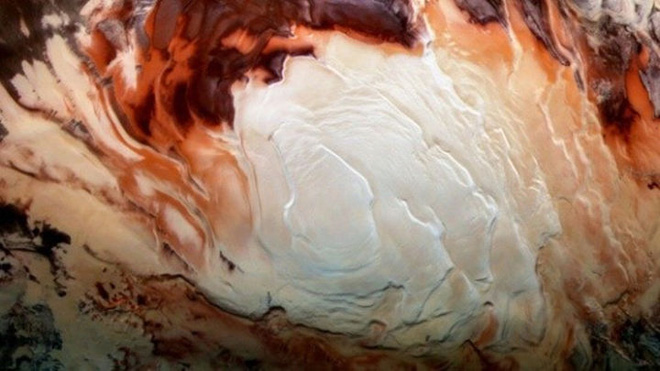 Những gì đang chảy trong hồ trên Sao Hỏa không phải là nước, mà là đất sét - Ảnh 1.