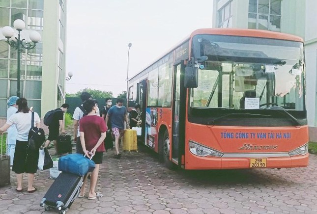  Hình ảnh xe buýt đưa đón công dân tại các khu cách ly  - Ảnh 6.