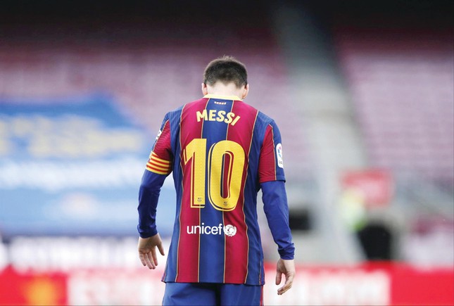 Messi là nạn nhân trò chơi vương quyền của Laporta? - Ảnh 4.
