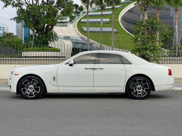 Rolls-Royce Ghost xuống giá, rẻ hơn cả Mercedes-Maybach vài tỷ đồng dù chỉ chạy 50.000km - Ảnh 8.