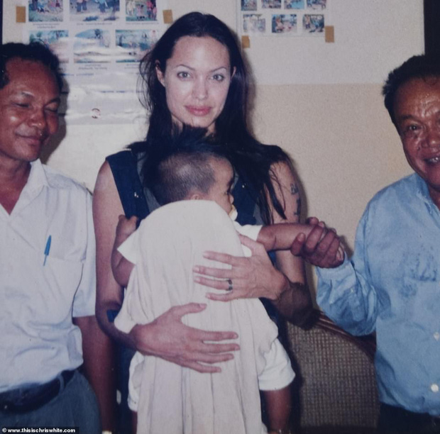 Lần đầu hé lộ lý do Angelina Jolie nhận nuôi Maddox 20 năm trước: Chỉ nhờ 1 hành động, cậu bé người Campuchia đã đổi đời - Ảnh 1.