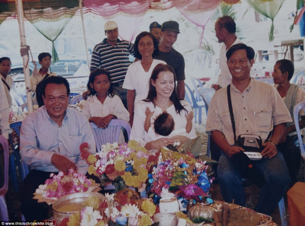 Lần đầu hé lộ lý do Angelina Jolie nhận nuôi Maddox 20 năm trước: Chỉ nhờ 1 hành động, cậu bé người Campuchia đã đổi đời - Ảnh 4.