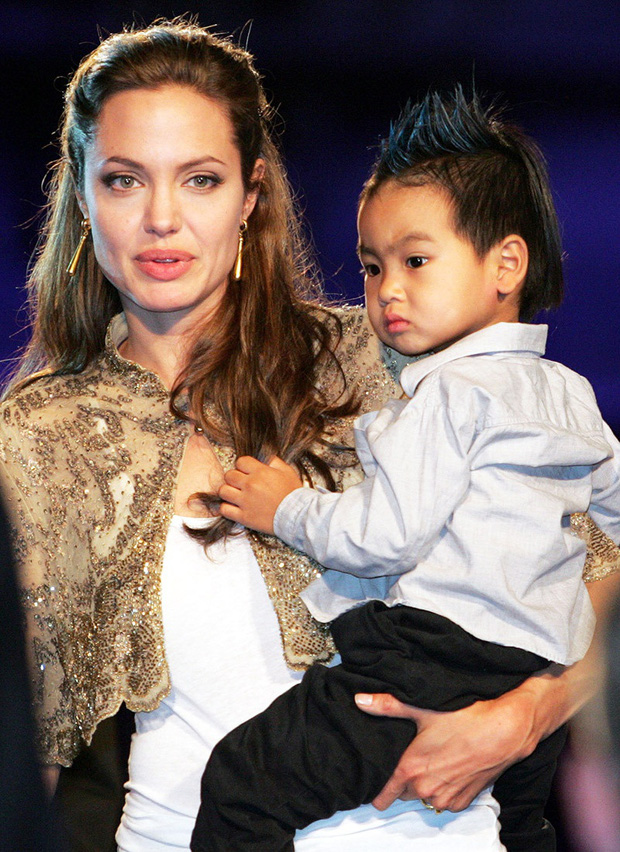 For the first time revealing the reason why Angelina Jolie adopted Maddox 20 years ago: With just one action, the Cambodian boy changed his life - Photo 8.