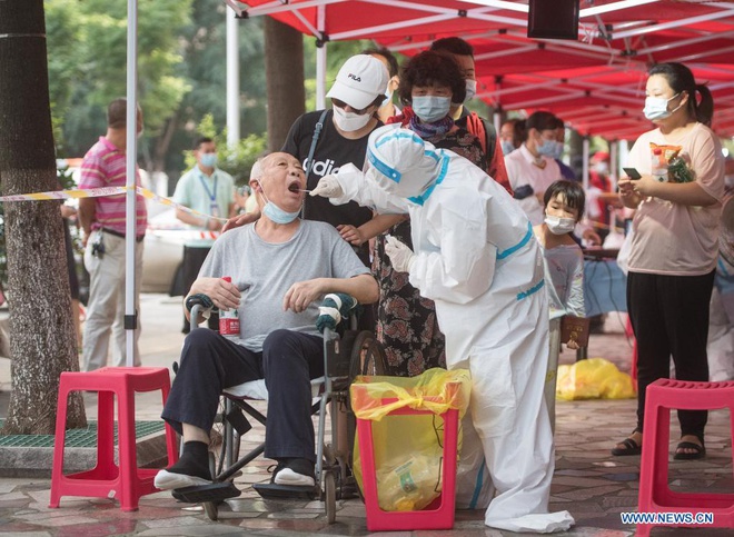 Campuchia làm được điều đáng nể; Lãnh đạo 1 nước công khai tiêm vaccine Sinopharm - Thân phận có gì đặc biệt? - Ảnh 1.