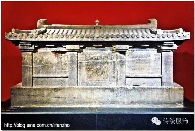 Từ 4 chữ người mở sẽ chết trên quan tài của cháu gái Hoàng hậu đến thi thể nữ mặc long bào, hé lộ loạt bí ẩn về mộ cổ Trung Hoa - Ảnh 2.