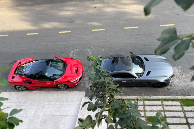 Rảnh rỗi mùa dịch, doanh nhân Nguyễn Quốc Cường mang siêu xe Ferrari F8 Tributo và Mercedes-AMG GT R cả chục tỷ ra tắm nắng - Ảnh 3.
