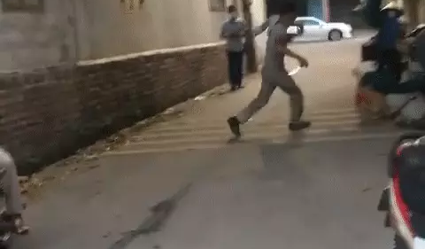Gã đàn ông truy sát, đâm Chỉ huy trưởng quân sự xã ở Ba Vì có 2 tiền sự, nhiễm HIV - Ảnh 1.