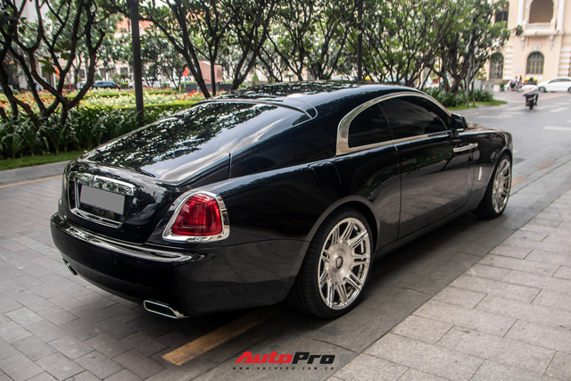 Doanh nhân Nguyễn Quốc Cường lần đầu khoe nội thất Rolls-Royce Wraith trên MXH sau 1 năm ‘đưa nàng về dinh’ - Ảnh 4.