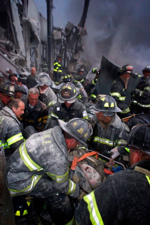 Những hình ảnh khủng khiếp về sự kiện 11-9-2001 - Ảnh 12.