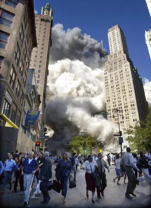 Những hình ảnh khủng khiếp về sự kiện 11-9-2001 - Ảnh 6.
