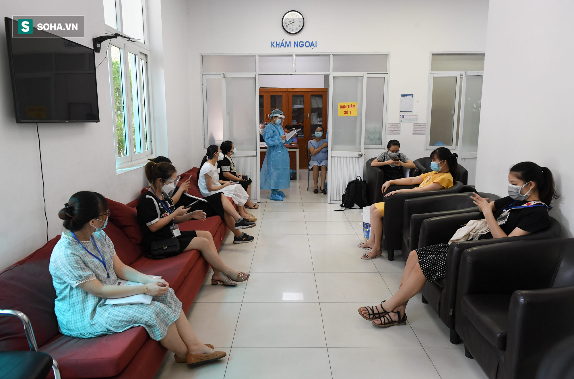 Bệnh viện Thanh Nhàn tiêm vắc xin Pfizer cho hơn 1000 phụ nữ mang thai - Ảnh 1.