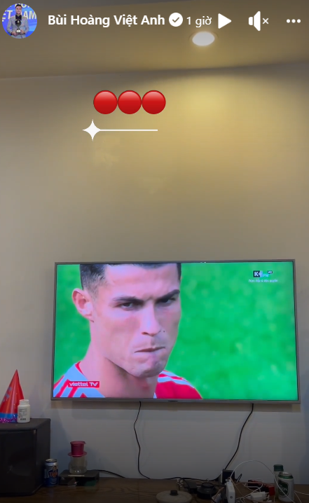 Hội tuyển thủ Việt Nam phát cuồng với Ronaldo: Quế Ngọc Hải cập nhật liên tục, Duy Mạnh phấn khích trước trận - Ảnh 6.
