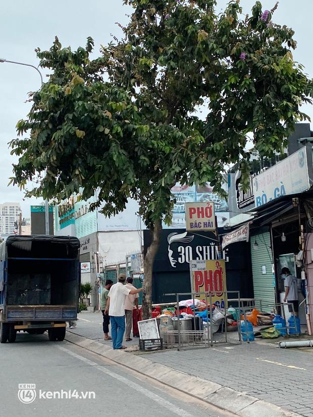 Sài Gòn cho hàng ăn uống mở bán đem về: Chị bán chè sướng run vì bán được 200 ly/ ngày, Như Lan hốt bạc nhờ bán bánh Trung thu - Ảnh 25.