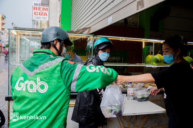 Sài Gòn cho hàng ăn uống mở bán đem về: Chị bán chè sướng run vì bán được 200 ly/ ngày, Như Lan hốt bạc nhờ bán bánh Trung thu - Ảnh 6.