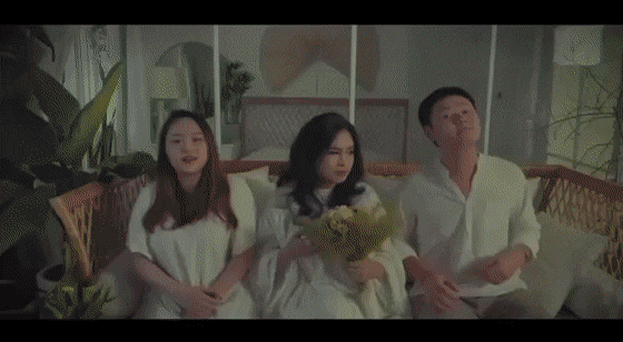  Diva Thanh Lam cùng các con gây xúc động mạnh với ca khúc tri ân y bác sĩ nơi tuyến đầu chống dịch  - Ảnh 2.