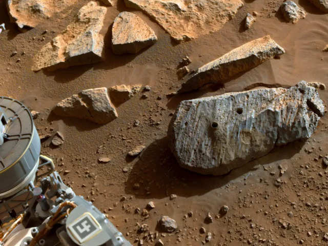 Phân tích mẫu đá trên Sao Hỏa, phát hiện nước từng tồn tại cách đây hàng chục nghìn năm trên Hành tinh Đỏ - Ảnh 1.