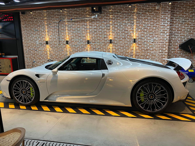 Rộ tin Porsche 918 Spyder độc nhất Việt Nam bất ngờ trở lại trong garage của nữ doanh nhân 9x, đập tan tin đồn chia tay siêu phẩm độc nhất Việt Nam? - Ảnh 3.