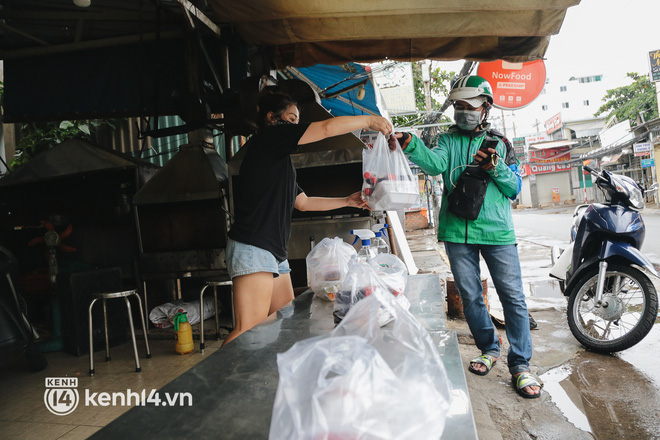 Toàn cảnh quận 7 trước ngày thí điểm mở cửa: Nhiều hàng quán ăn uống vẫn “im lìm” - Ảnh 17.