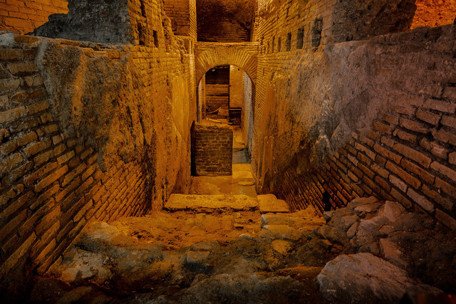 Khám phá công trình cổ bí mật dưới đài phun nước nổi tiếng ở Rome (Italy) - Ảnh 2.