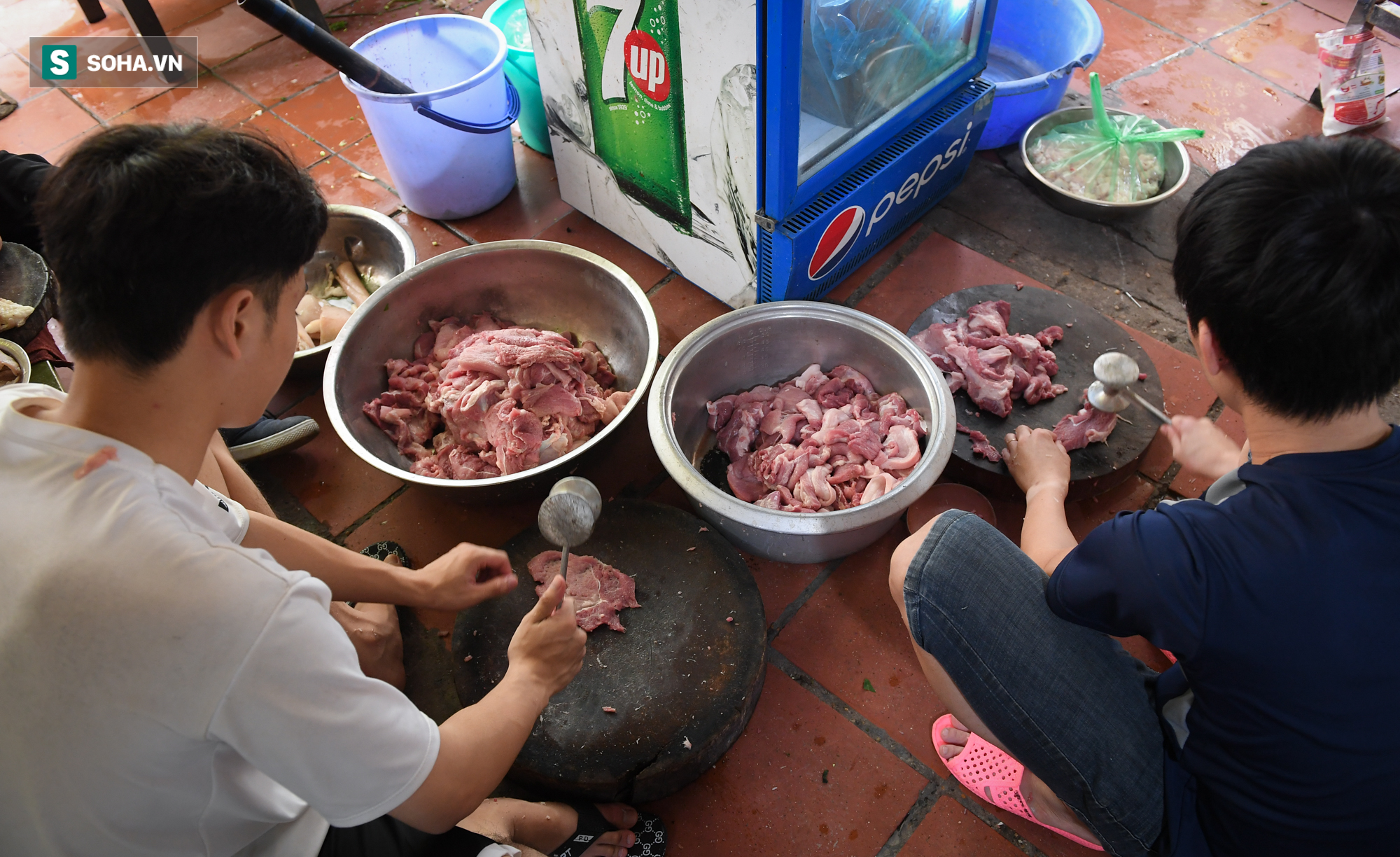 Được bán mang về, chủ quán ăn ở Hà Nội chỉ dám làm số lượng ít để thăm dò - Ảnh 5.