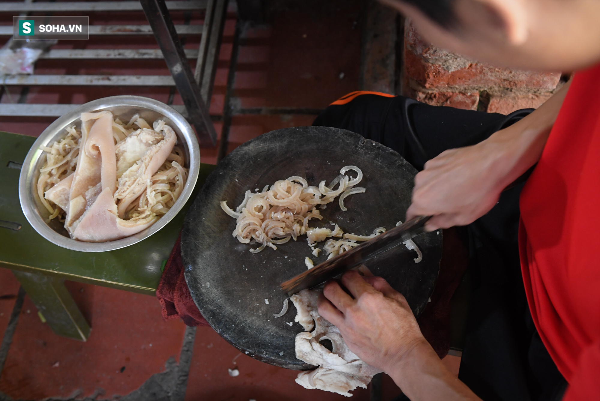 Được bán mang về, chủ quán ăn ở Hà Nội chỉ dám làm số lượng ít để thăm dò - Ảnh 6.