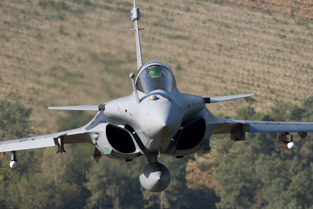 Ấn Độ bỏ kế hoạch sắm tiêm kích Rafale, thay vào đó lại mua Su-30 đời mới? - Ảnh 1.