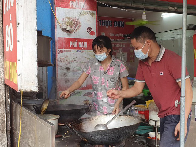 Khách mang nồi đi mua phở, chủ quán lãi to dù không tăng giá - Ảnh 1.