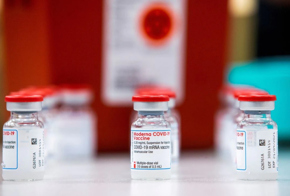 CDC Mỹ chỉ ra đối tượng có thể cần tiêm liều vaccine Covid-19 thứ tư - Ảnh 1.