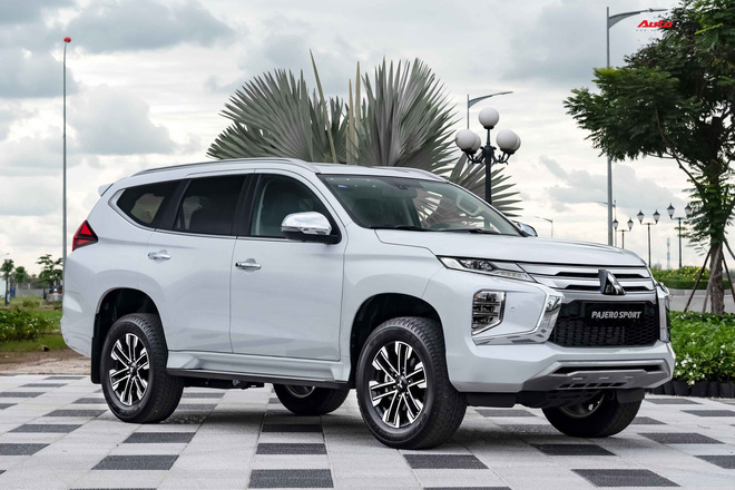 Mitsubishi Pajero Sport 2021 giảm kỷ lục 120 triệu đồng tại đại lý - Cuộc chạy đua tìm khách mùa dịch trước Everest và Fortuner - Ảnh 2.