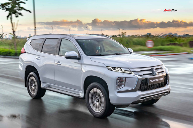 Mitsubishi Pajero Sport 2021 giảm kỷ lục 120 triệu đồng tại đại lý - Cuộc chạy đua tìm khách mùa dịch trước Everest và Fortuner - Ảnh 3.