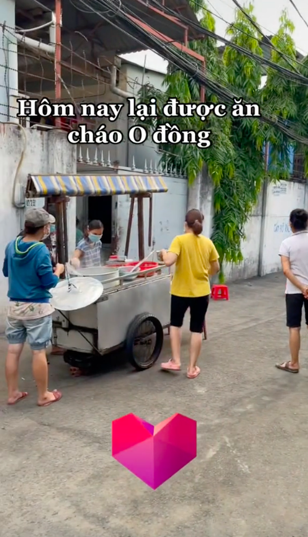 Xe hủ tiếu gõ đặc biệt nhất Sài Gòn, tấm biển nhỏ xíu nhưng đã tiết lộ chủ nhân của nó là người như thế nào - Ảnh 4.