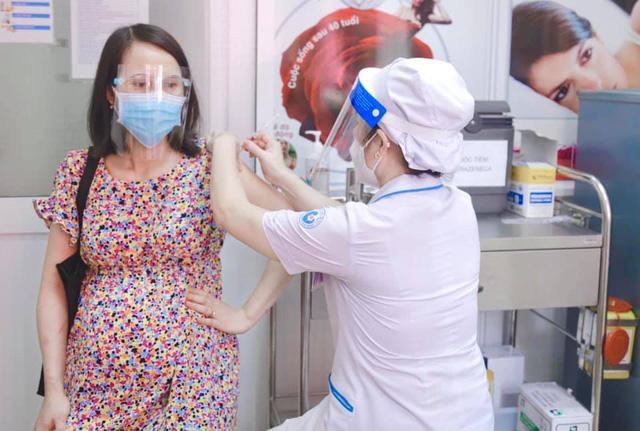 4 điều cần biết cho phụ nữ mang thai tiêm vaccine COVID-19 - Ảnh 1.