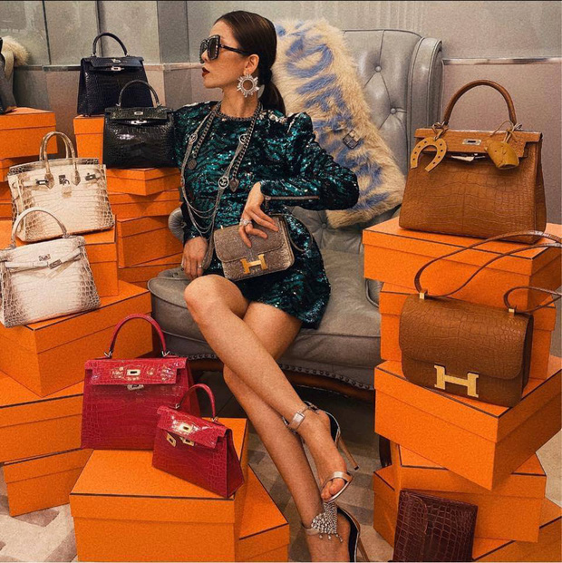 Lệ Quyên 1 mình ngồi giữa 10 chiếc túi Hermès, bộ đôi cá sấu bạch tạng siêu hiếm giá chục tỷ chiếm spotlight - Ảnh 1.